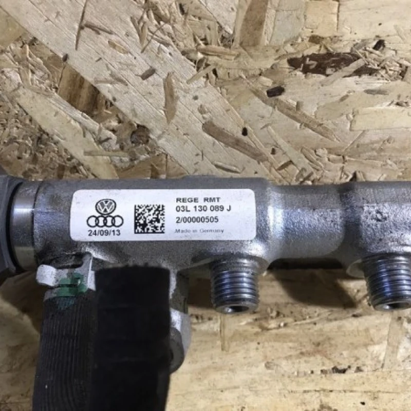 Rampa injectoare cu senzor / Volkswagen Passat B7 2014 / Motor, racire si evacuare