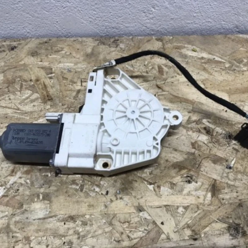 Motoras macara Audi / Audi A4 B8 2010 / Audio si electronice
