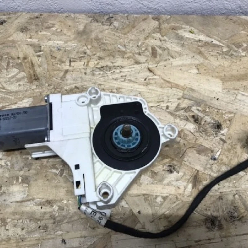Motoras macara Audi / Audi A4 B8 2010 / Audio si electronice