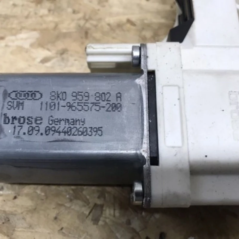 Motoras macara Audi / Audi A4 B8 2010 / Audio si electronice
