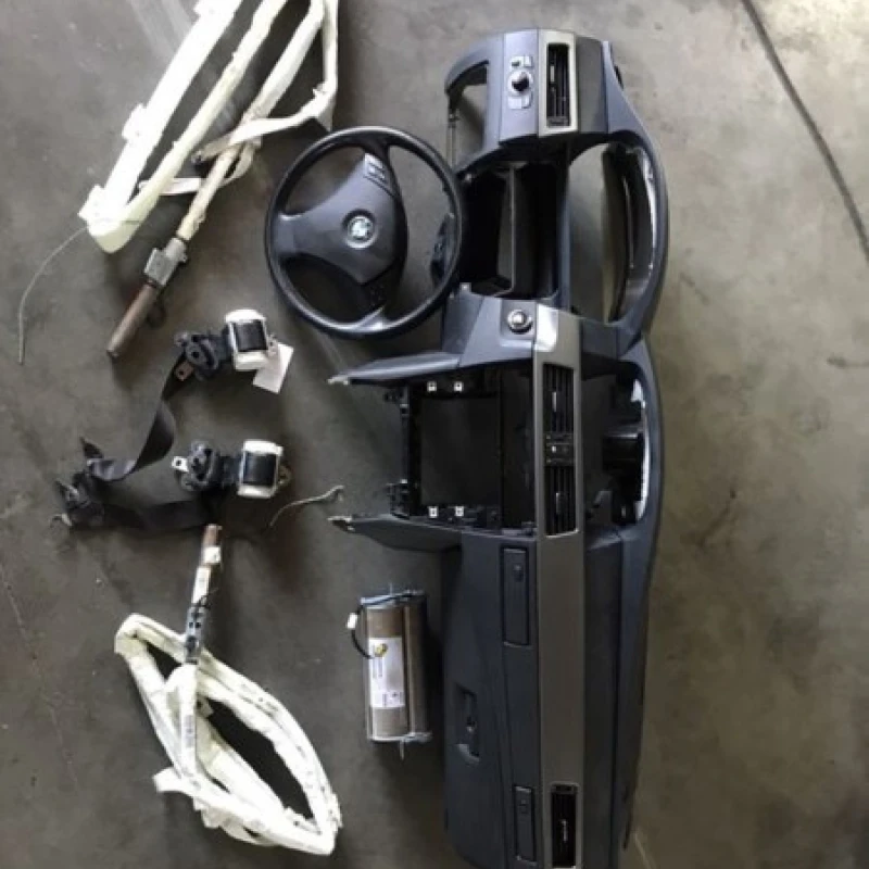 Plansa bord kit airbag / BMW Seria 5 E60 2006 / Caroserie, oglinzi si faruri