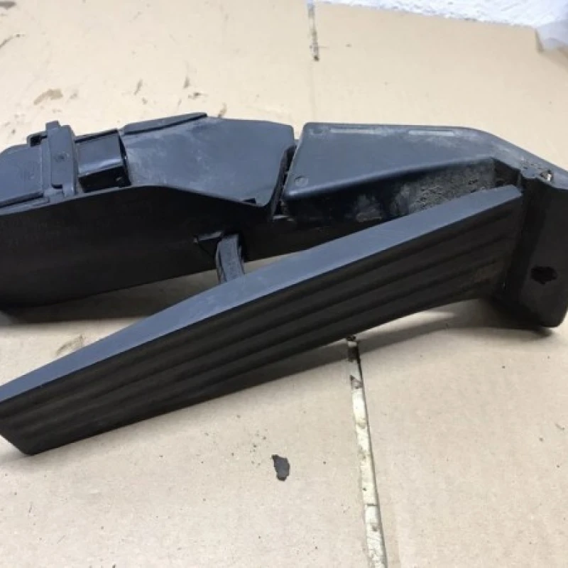 Pedala acceleratie / BMW X1 E84 2010 / Interior