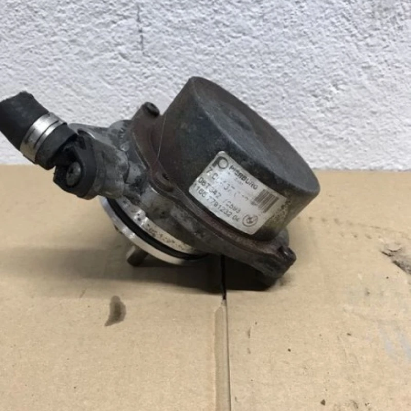 Pompa vacuum / BMW Seria 5 E60 2006 / Motor, racire si evacuare
