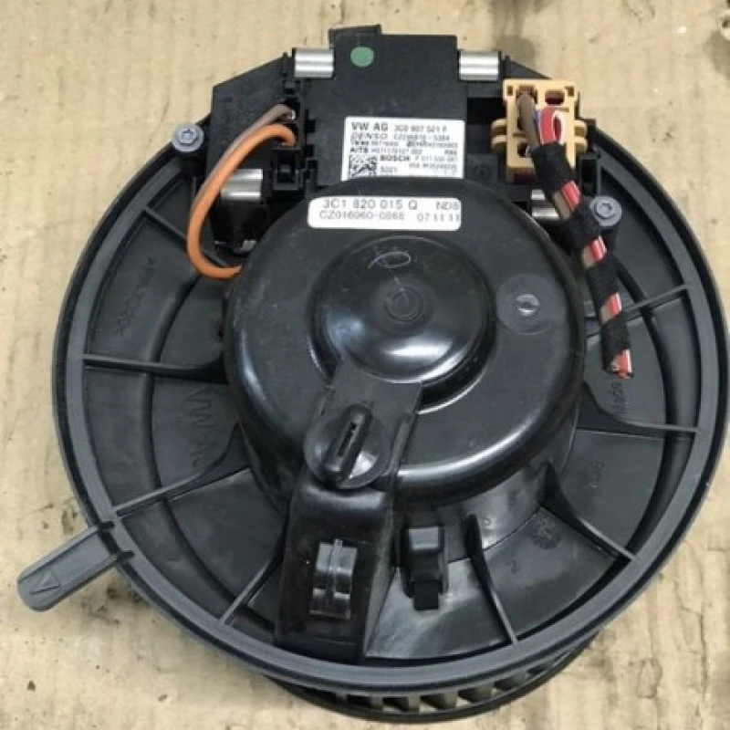 Ventilator bord / Skoda Octavia 2 1Z 2010 / Interior