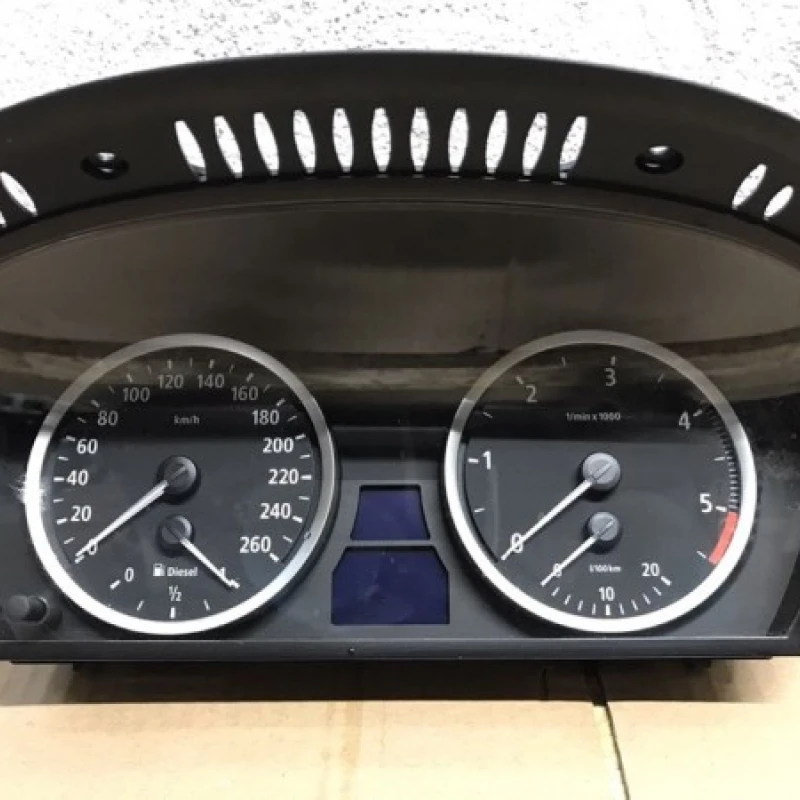Ceasuri bord / BMW Seria 5 E60 2006 / Audio si electronice