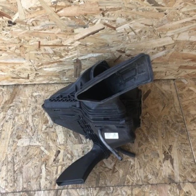 Carcasa filtru aer / Audi A4 B8 2011 / Motor, racire si evacuare