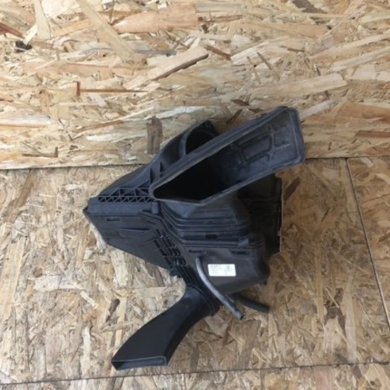 Carcasa filtru aer / Audi A4 B8 2011 / Motor, racire si evacuare