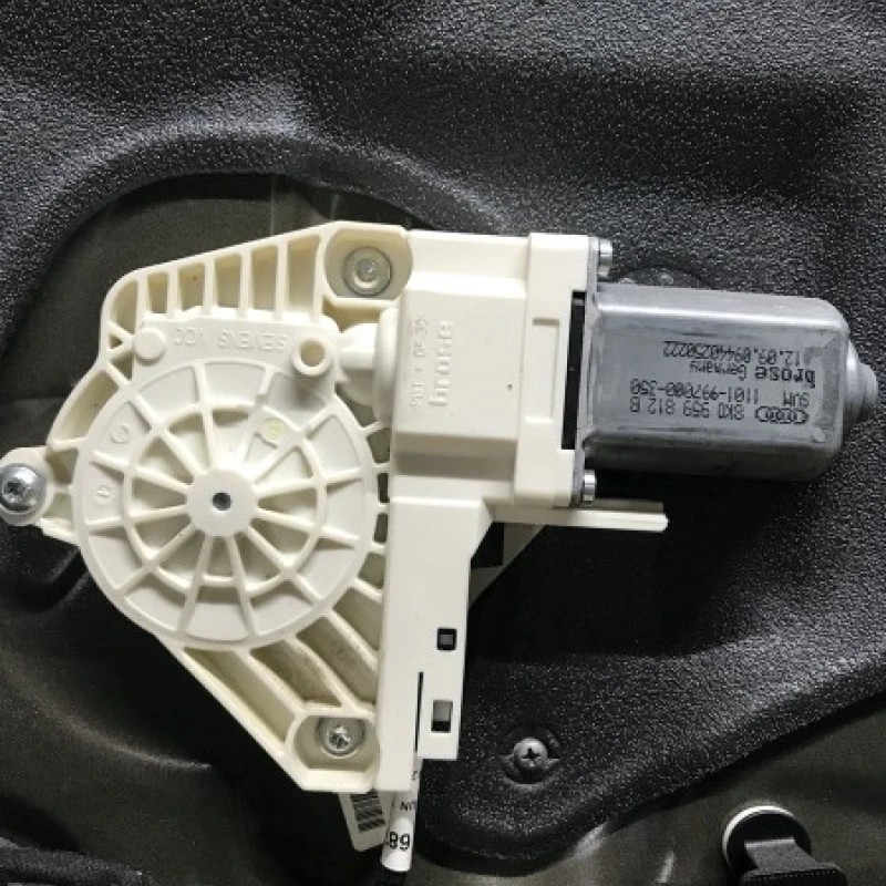 Motoras macara geam usa spate dreapta / Audi A6 C6 2010 / Caroserie, oglinzi si faruri