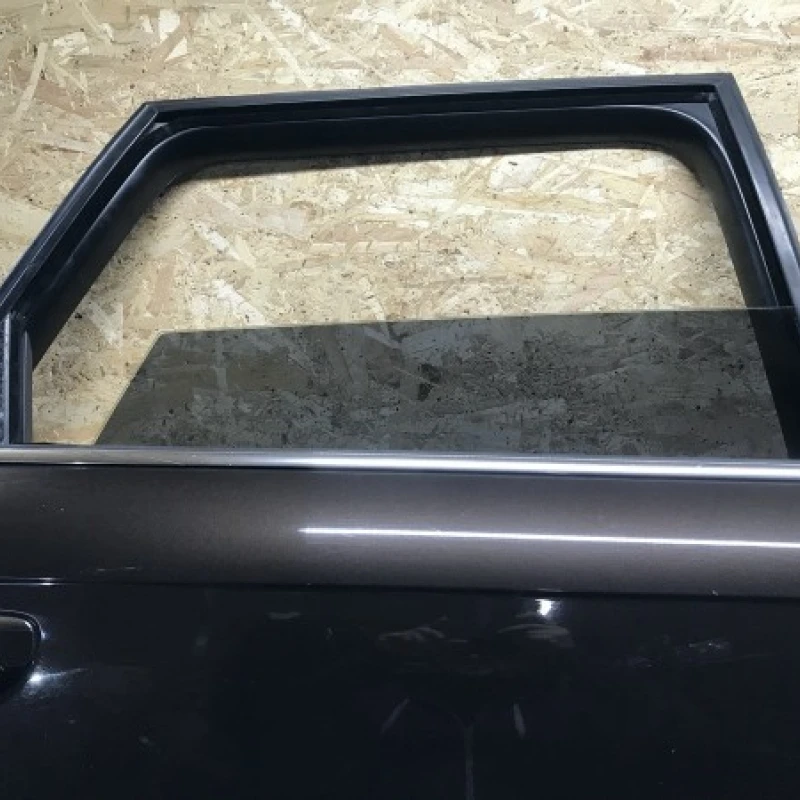 Geam usa dreapta spate / Audi A6 C6 2010 / Caroserie, oglinzi si faruri