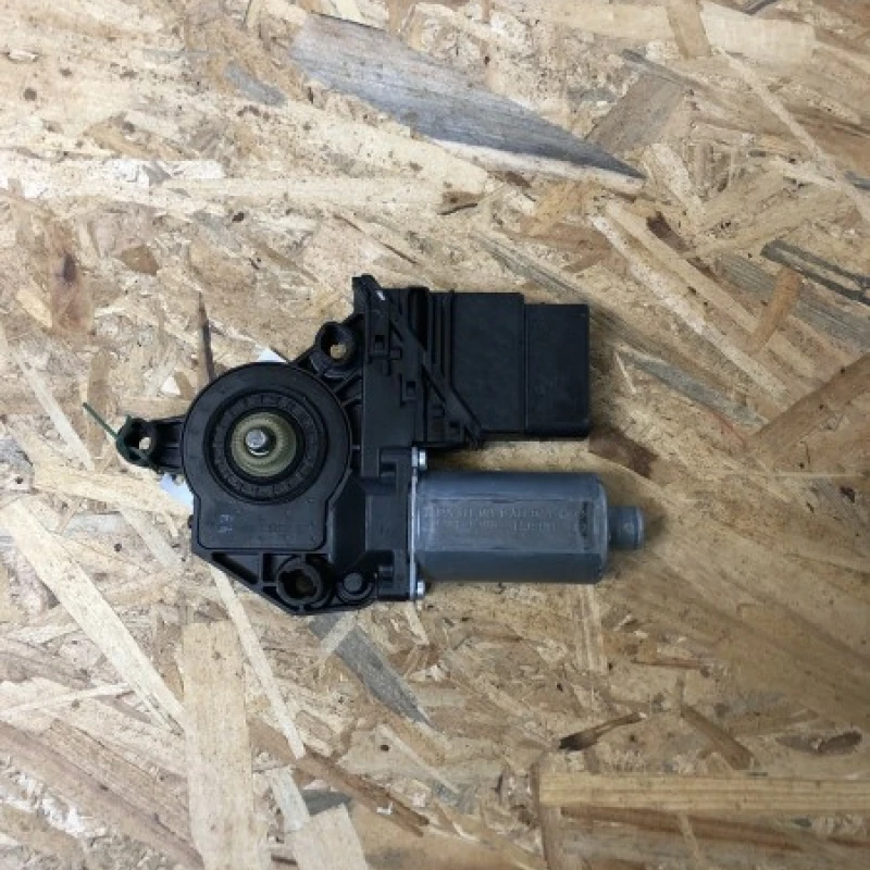 Motoras macara geam stanga fata / BMW 2008 / Caroserie, oglinzi si faruri