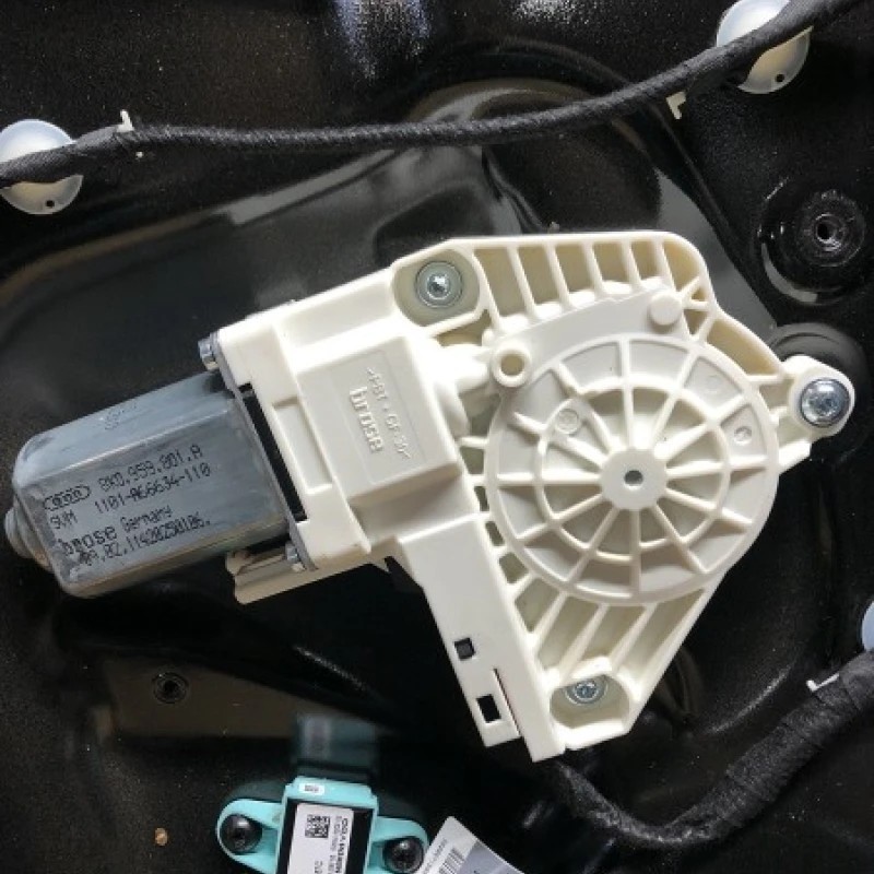 Motoras macara geam stanga fata / Audi A4 B8 2011 / Caroserie, oglinzi si faruri