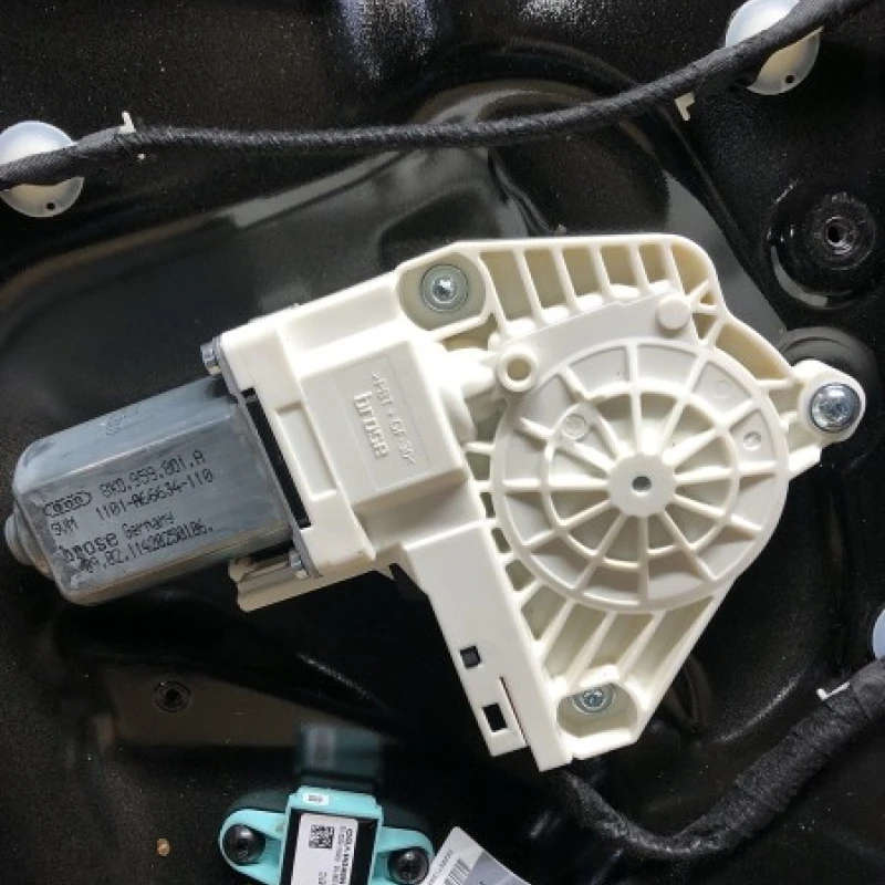Motoras macara geam stanga fata Audi 