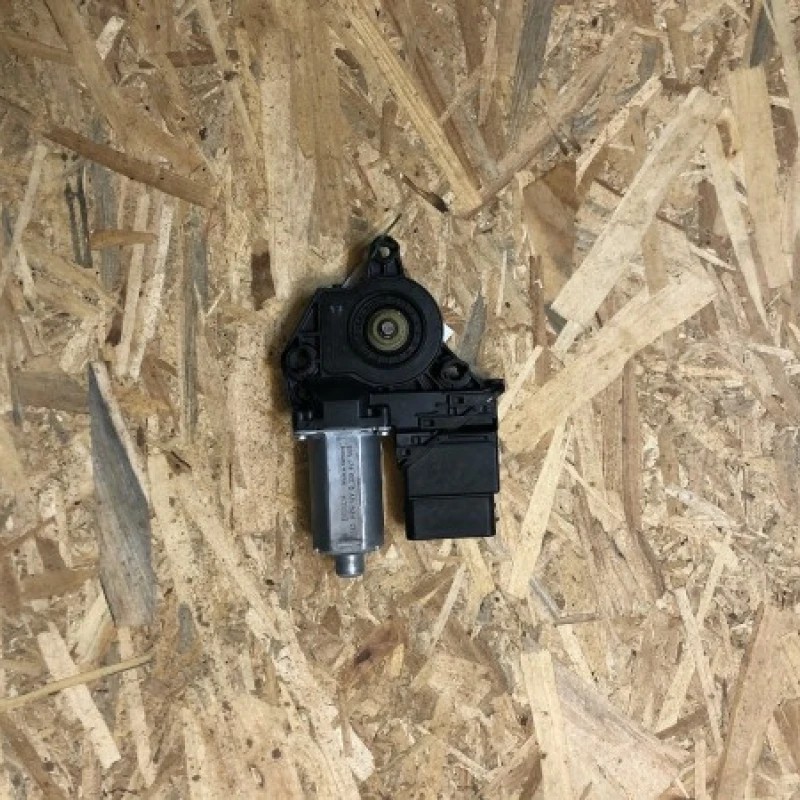 Motoras geam stanga spate / BMW Seria 1 E87 2008 / Caroserie, oglinzi si faruri