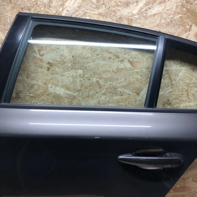 Geam stanga spate / BMW 2008 / Caroserie, oglinzi si faruri