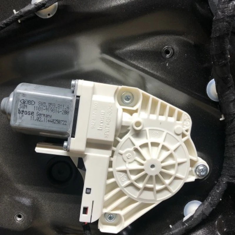 Motoras macara geam stanga spate / Audi A4 B8 2011 / Caroserie, oglinzi si faruri