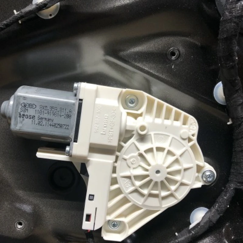Motoras macara geam stanga spate Audi 