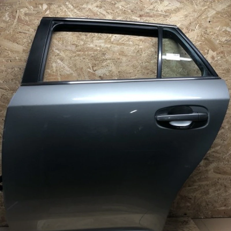 Usa stanga spate / Toyota Avensis T27 2009 / Caroserie, oglinzi si faruri