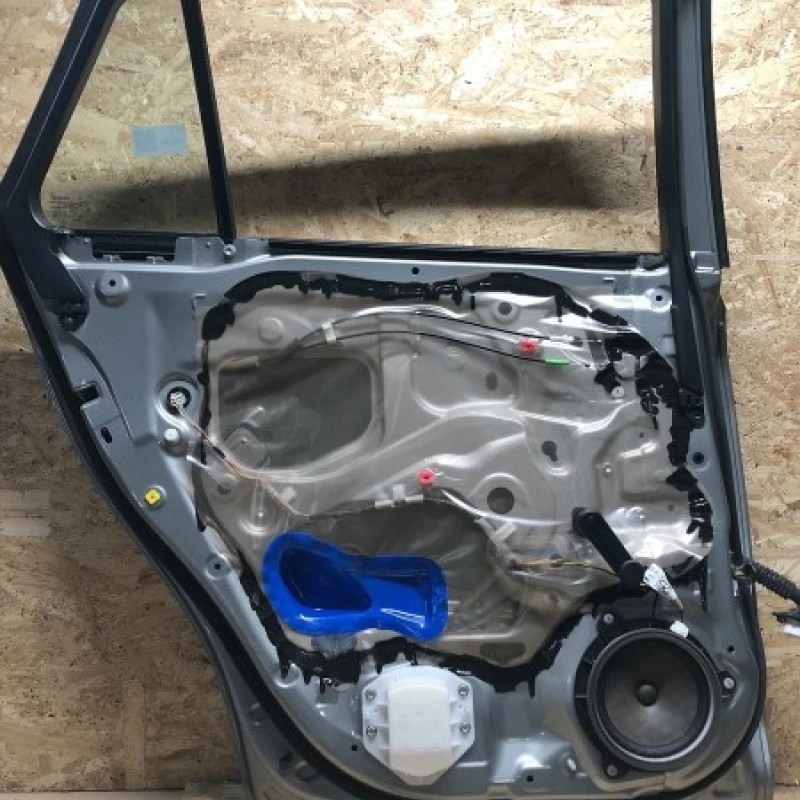 Usa stanga spate / Toyota Avensis T27 2009 / Caroserie, oglinzi si faruri