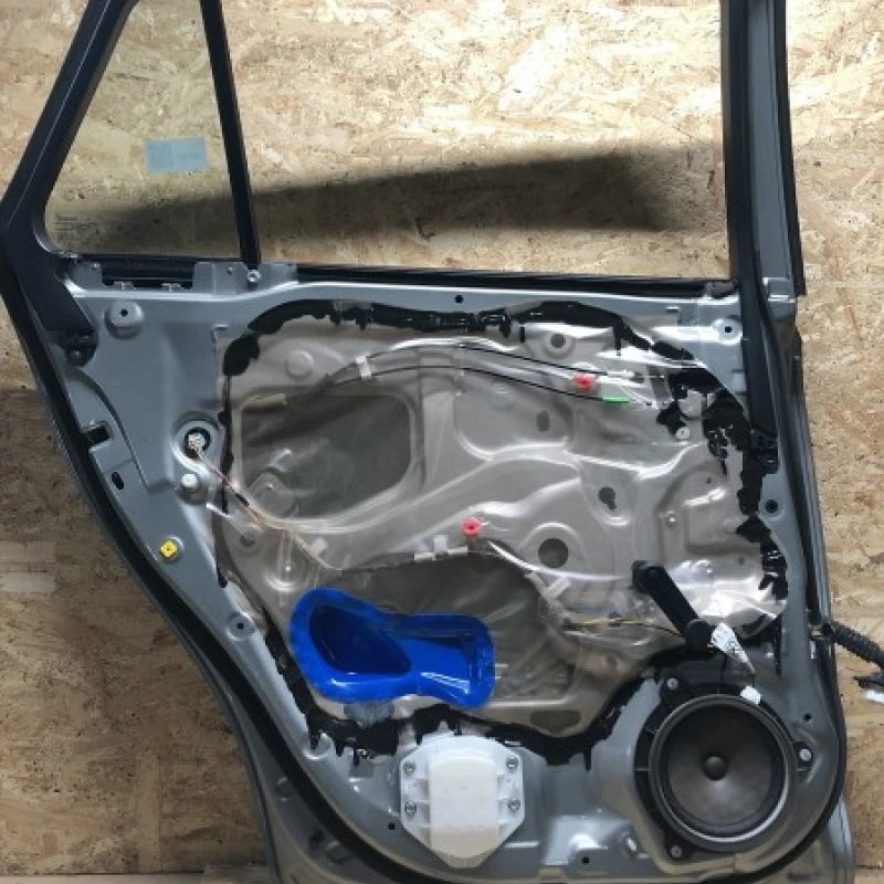 Usa stanga spate / Toyota Avensis T27 2009 / Caroserie, oglinzi si faruri