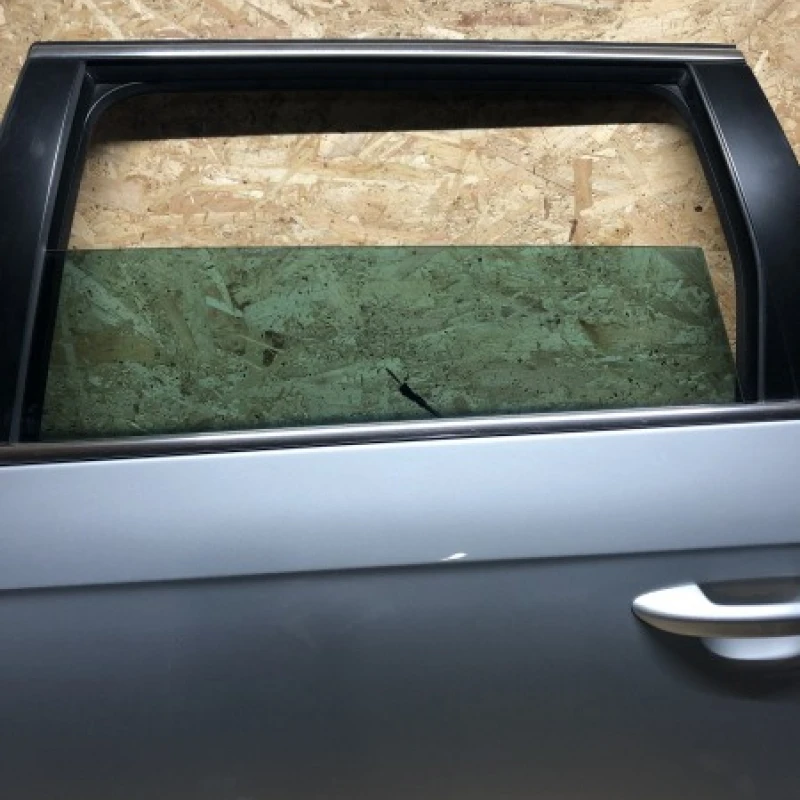 Geam stanga spate / Volkswagen Passat B7 2012 / Caroserie, oglinzi si faruri