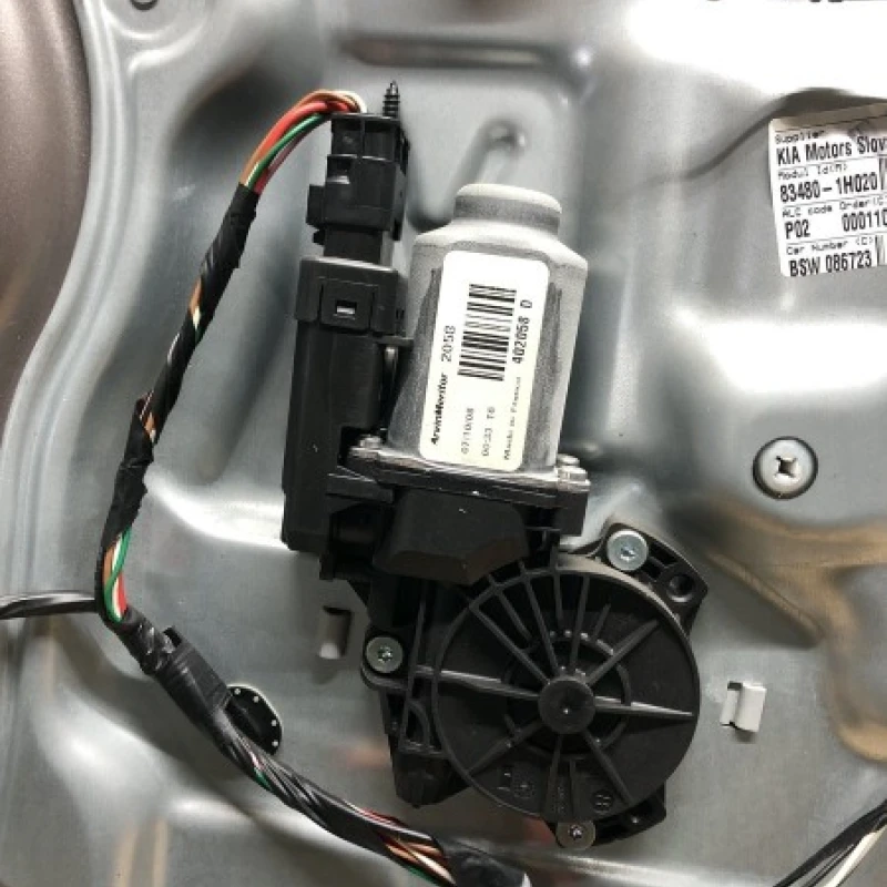 Motoras macara dreapta spate Kia 