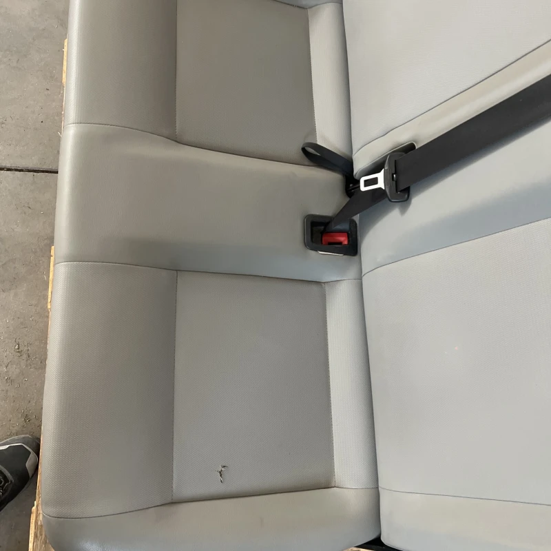 Scaune bancheta rândul 2 / Volkswagen T5 Caravelle 2026 / Interior