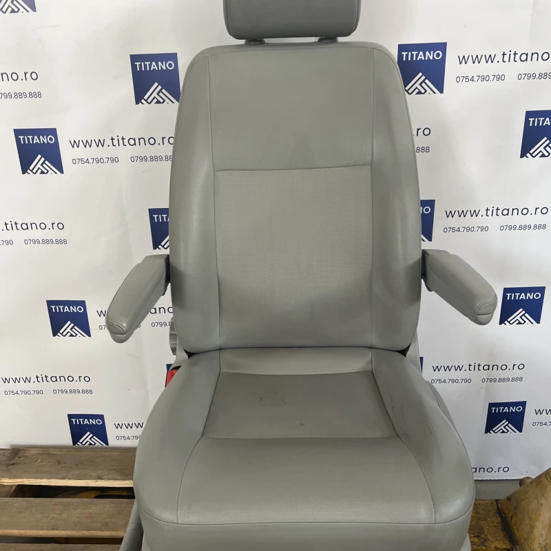 Scaun sofer / Volkswagen T5 Caravelle 2026 / Interior