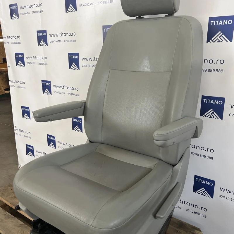 Scaun sofer / Volkswagen T5 Caravelle 2026 / Interior