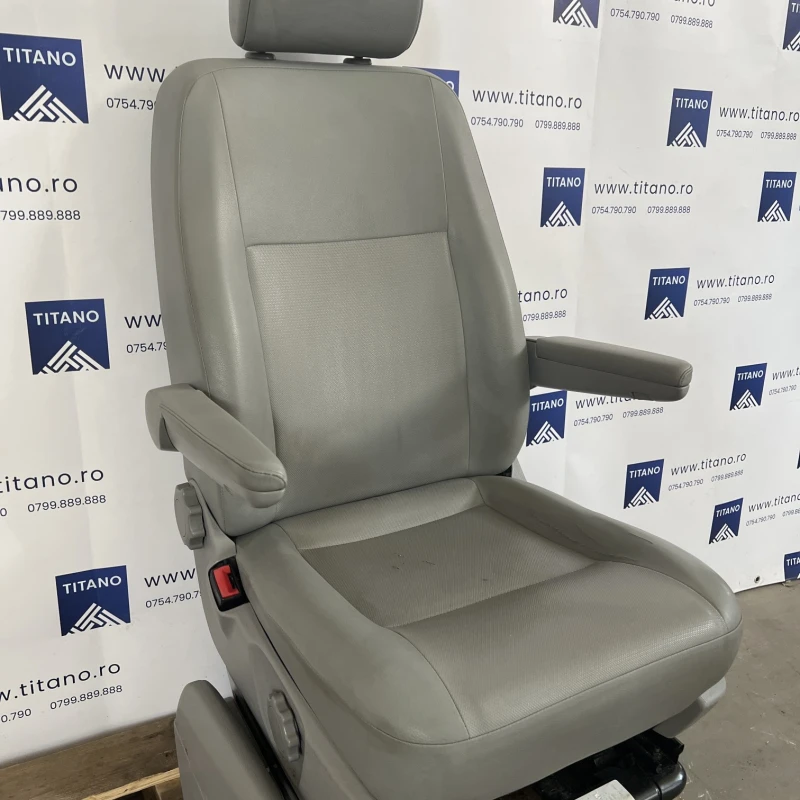 Scaun sofer / Volkswagen T5 Caravelle 2026 / Interior