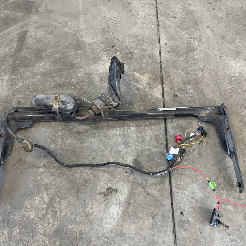 Carlig remorcare electric / Volkswagen Passat B7 2014 / Caroserie, oglinzi si faruri