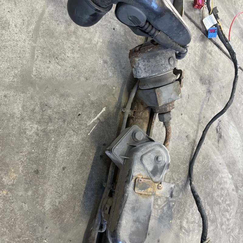 Carlig remorcare electric / Volkswagen Passat B7 2014 / Caroserie, oglinzi si faruri