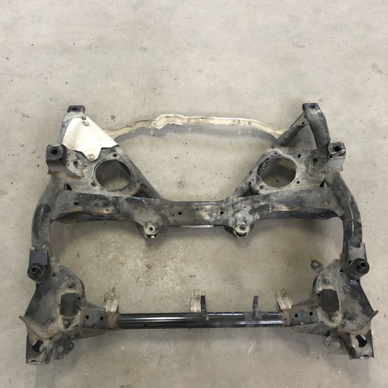 Punte fata jug suport motor / BMW Seria 3 F30 2013 / Directie si suspensie
