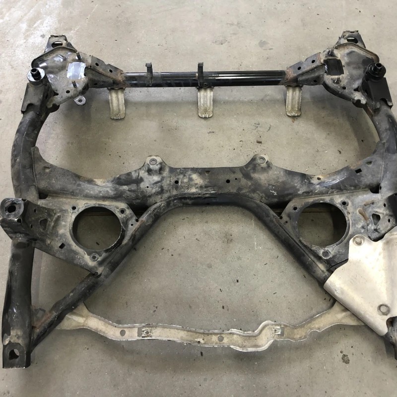 Punte fata jug suport motor / BMW Seria 3 F30 2013 / Directie si suspensie