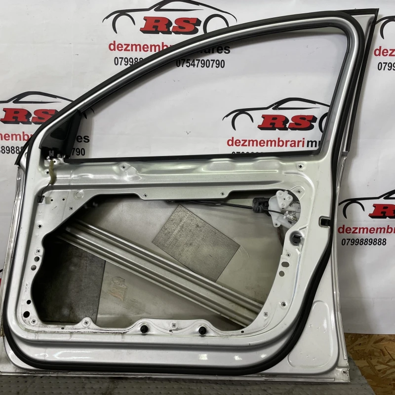 Usa dreapta fata / Volkswagen Passat B7 2011 / Caroserie, oglinzi si faruri