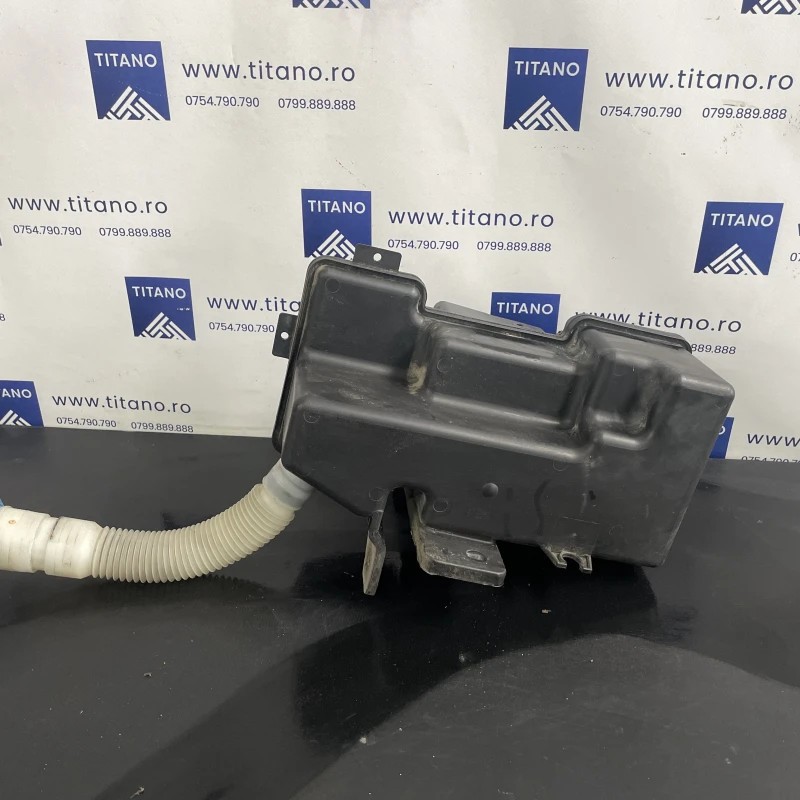 Vas lichid parbriz strop gel / Volkswagen Tiguan 5N facelift 2012 / Caroserie, oglinzi si faruri