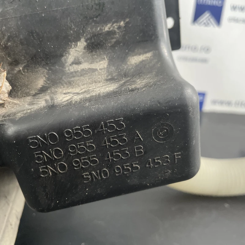 Vas lichid parbriz strop gel / Volkswagen Tiguan 5N facelift 2012 / Caroserie, oglinzi si faruri