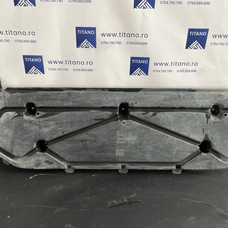 Scut radiatoare / Volkswagen Tiguan 5N facelift 2012 / Caroserie, oglinzi si faruri