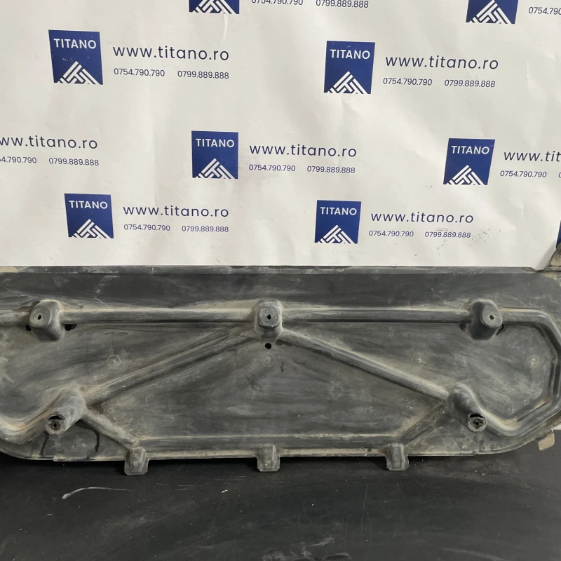 Scut radiatoare / Volkswagen Tiguan 5N facelift 2012 / Caroserie, oglinzi si faruri