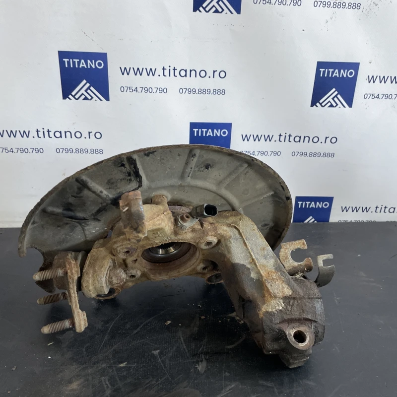 Fuzeta stanga fata / Volkswagen Tiguan 5N facelift 2012 / Directie si suspensie