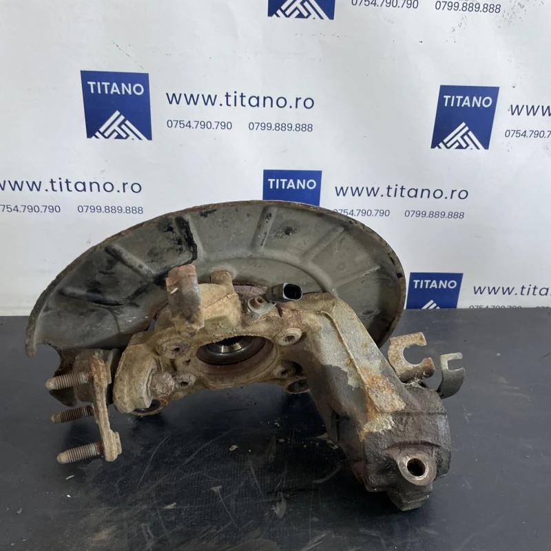 Fuzeta stanga fata / Volkswagen Tiguan 5N facelift 2012 / Directie si suspensie
