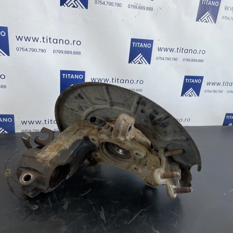 Fuzeta dreapta fata / Volkswagen Tiguan 5N facelift 2012 / Directie si suspensie