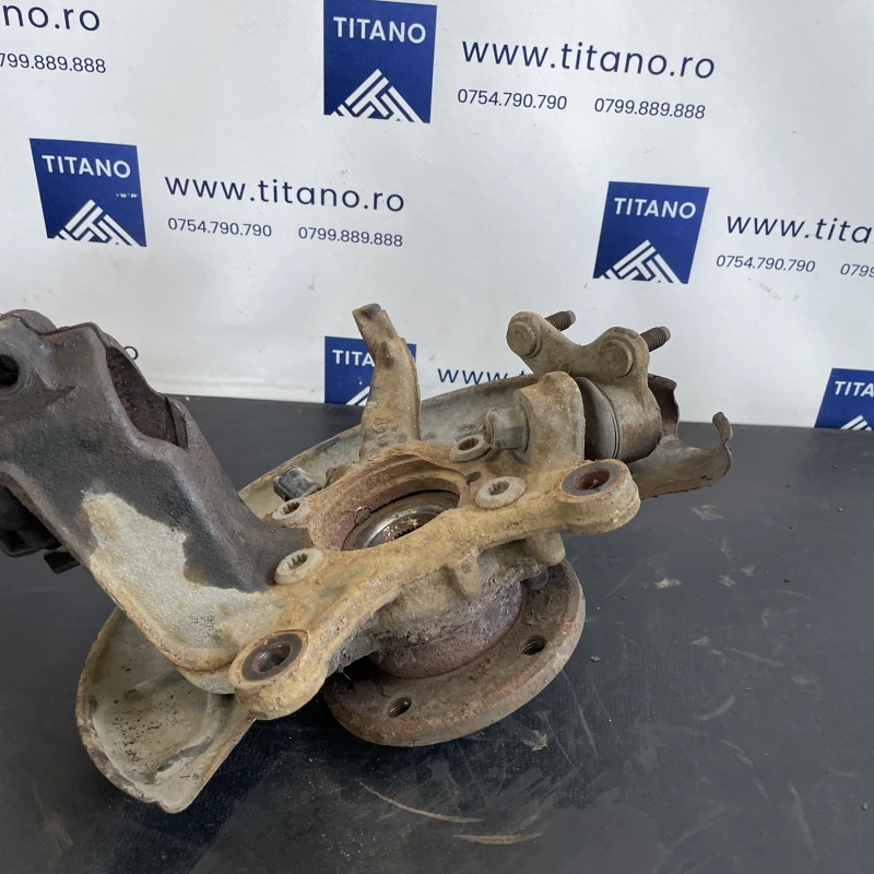 Fuzeta dreapta fata / Volkswagen Tiguan 5N facelift 2012 / Directie si suspensie
