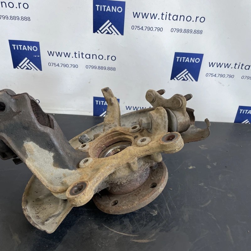 Fuzeta dreapta fata / Volkswagen Tiguan 5N facelift 2012 / Directie si suspensie