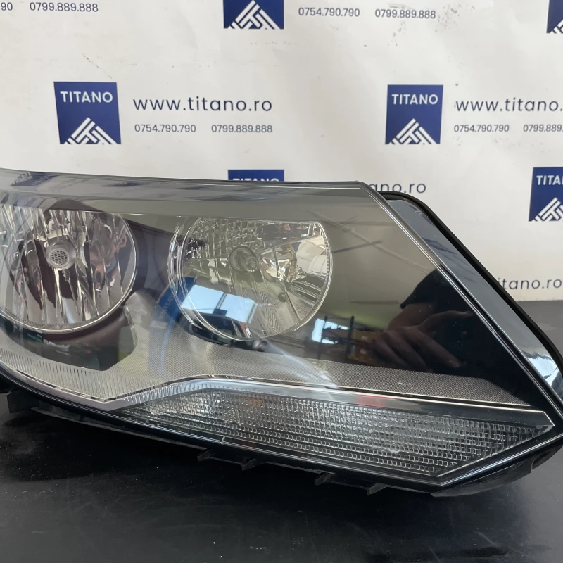 Far dreapta / Volkswagen Tiguan 5N facelift 2012 / Caroserie, oglinzi si faruri