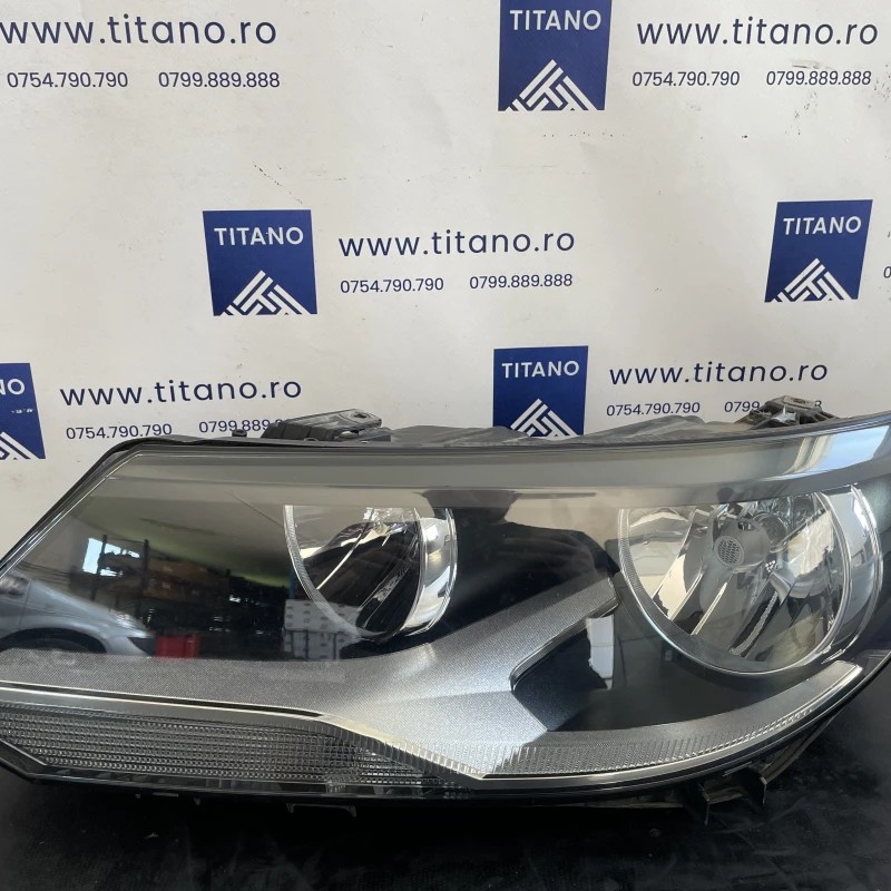 Far stanga / Volkswagen Tiguan 5N facelift 2012 / Caroserie, oglinzi si faruri