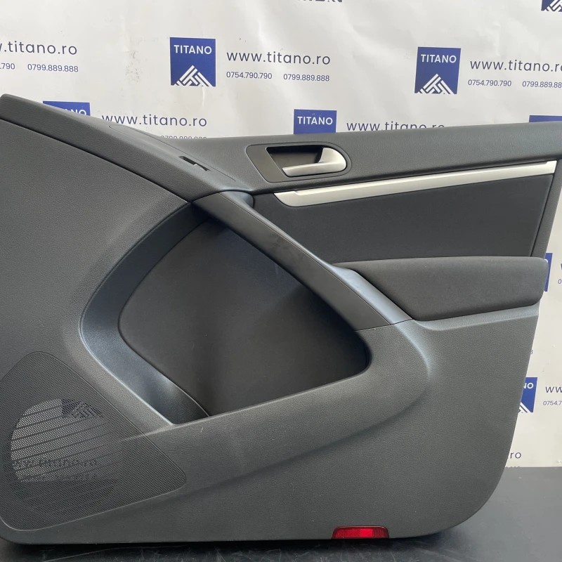 Panou tapiterie usa dreapta fata / Volkswagen Tiguan 5N facelift 2012 / Interior