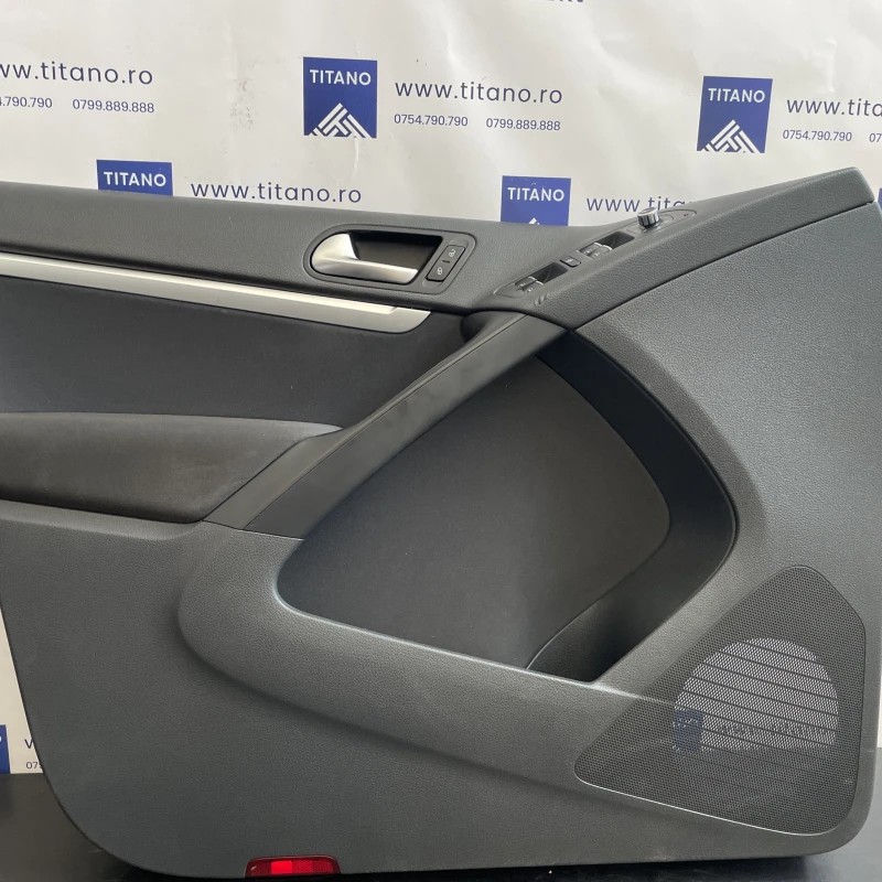 Panou tapiterie usa stanga fata / Volkswagen Tiguan 5N facelift 2012 / Interior