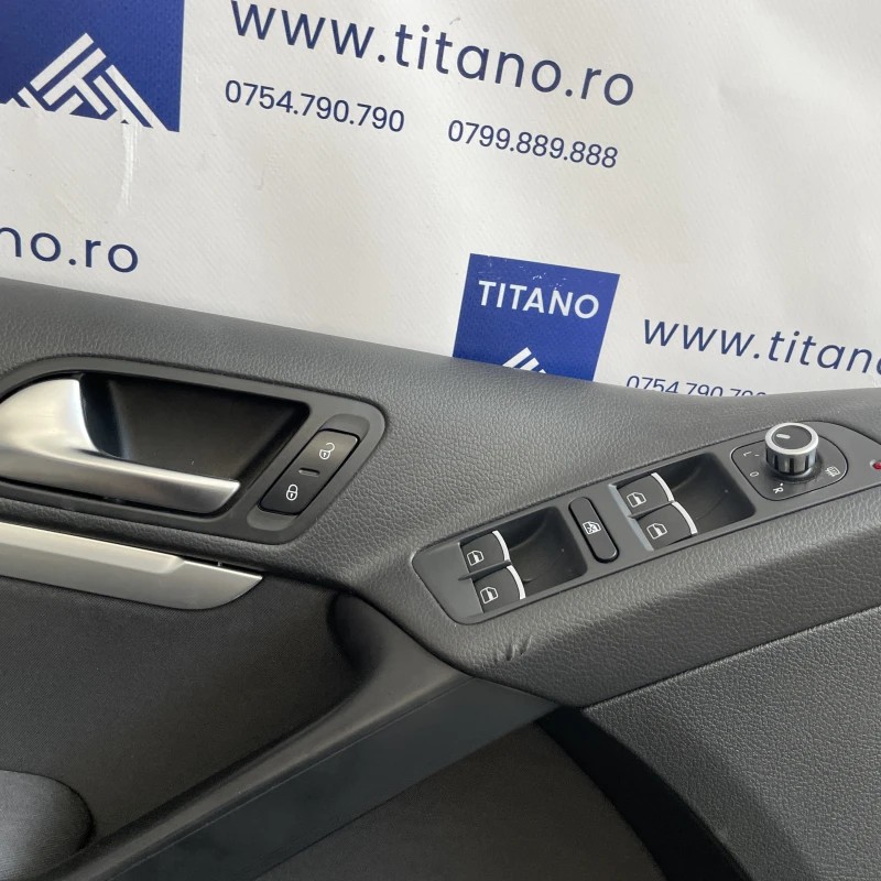 Panou tapiterie usa stanga fata / Volkswagen Tiguan 5N facelift 2012 / Interior