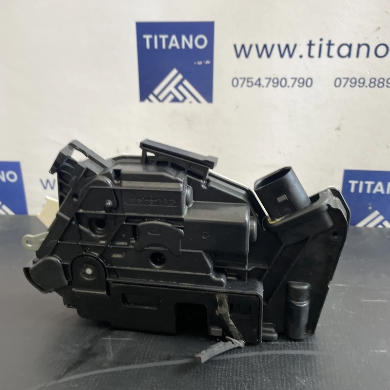 Iala broasca usa dreapta fata / Volkswagen Tiguan 5N facelift 2012 / Caroserie, oglinzi si faruri