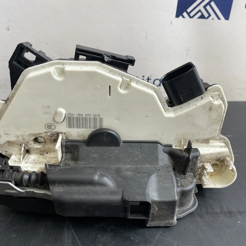 Iala broasca usa stanga fata / Volkswagen Tiguan 5N facelift 2012 / Caroserie, oglinzi si faruri